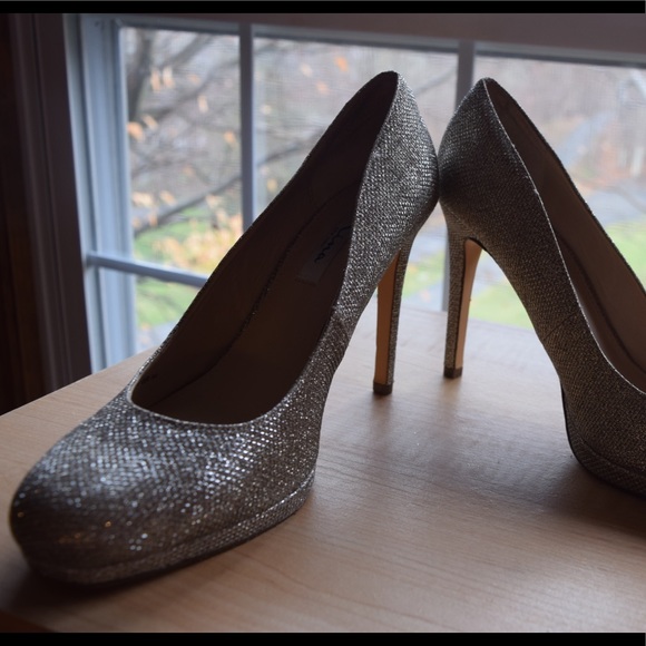 Gold 4” Pumps - Picture 6 of 6